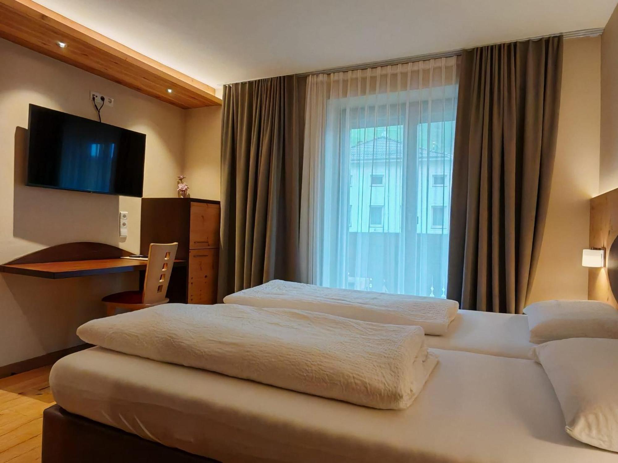 Hotel Alpenblick Sarentino Buitenkant foto