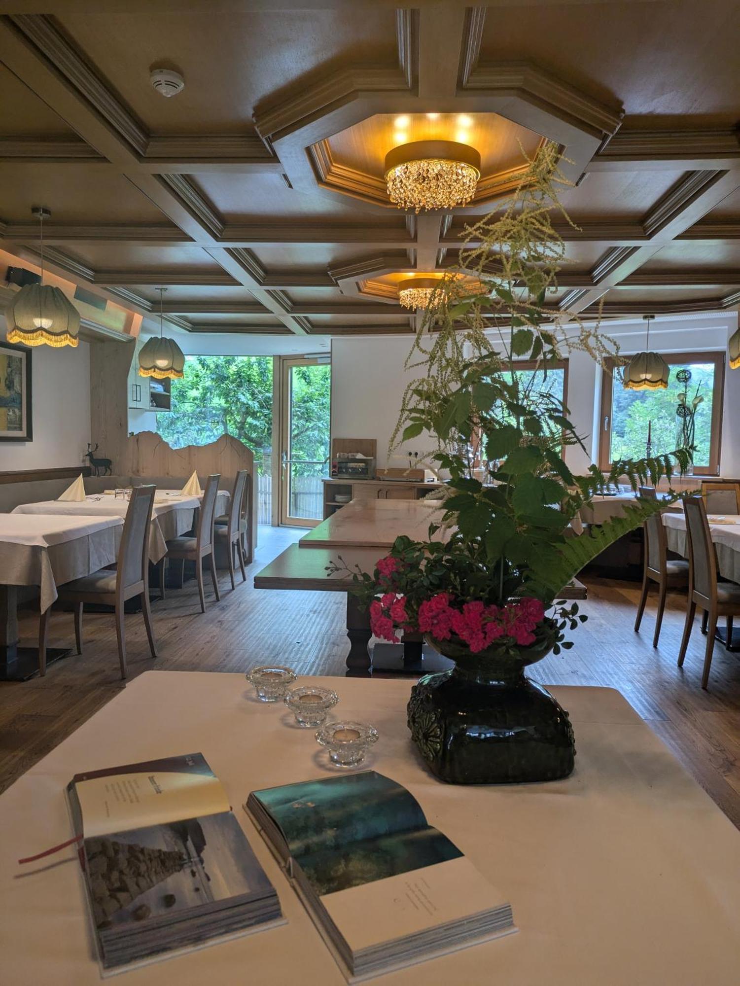 Hotel Alpenblick Sarentino Buitenkant foto