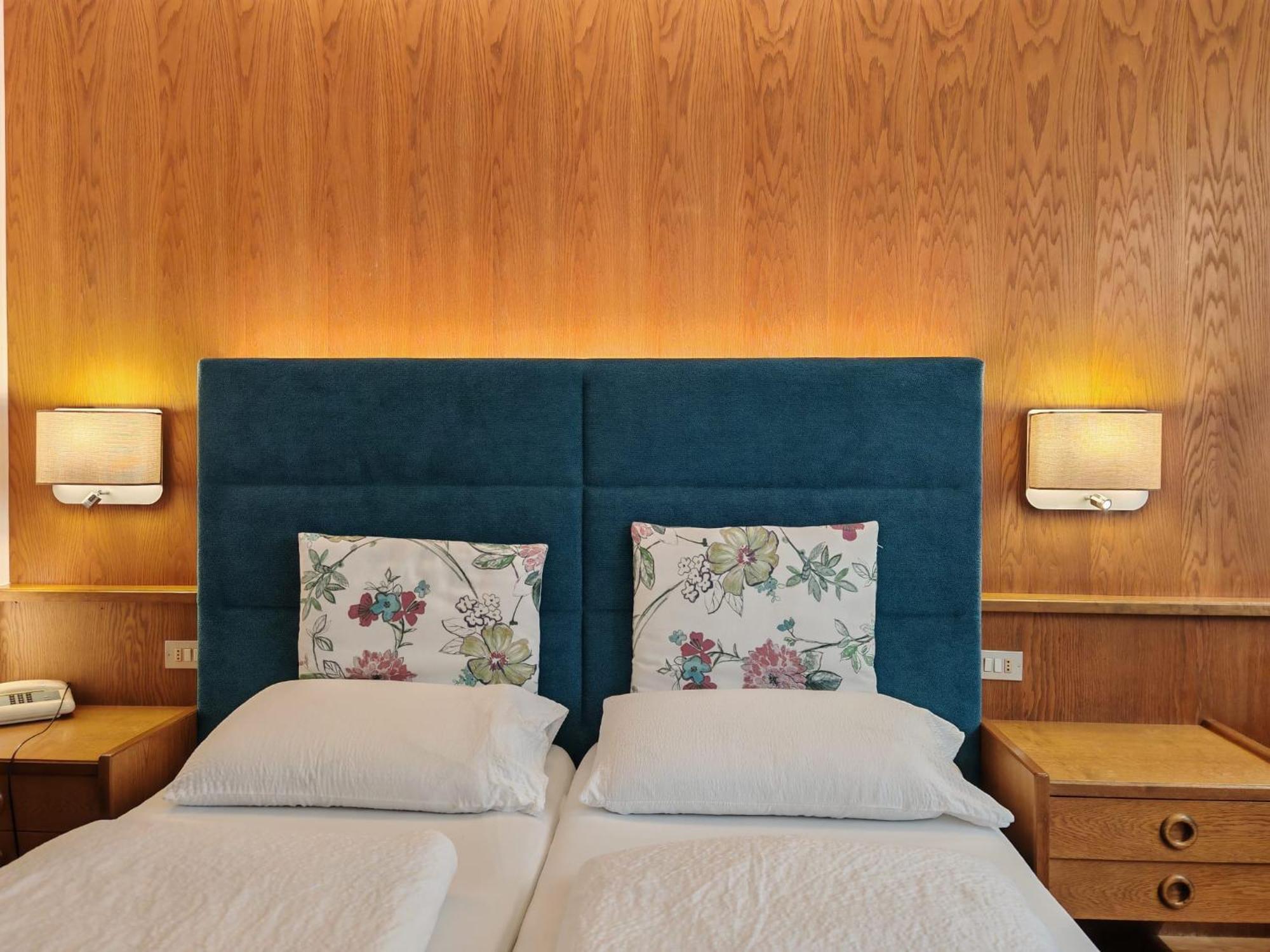 Hotel Alpenblick Sarentino Buitenkant foto