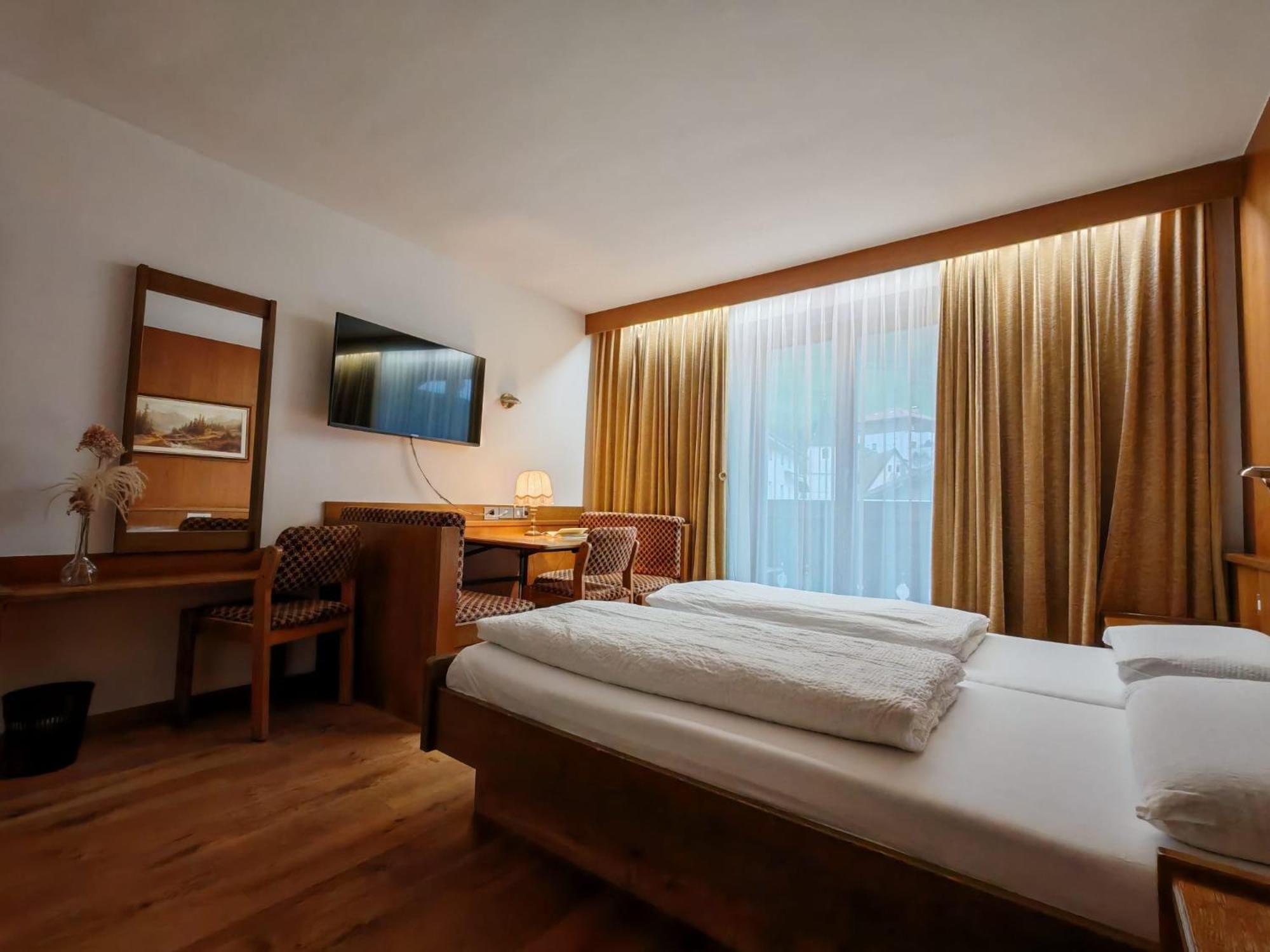 Hotel Alpenblick Sarentino Buitenkant foto