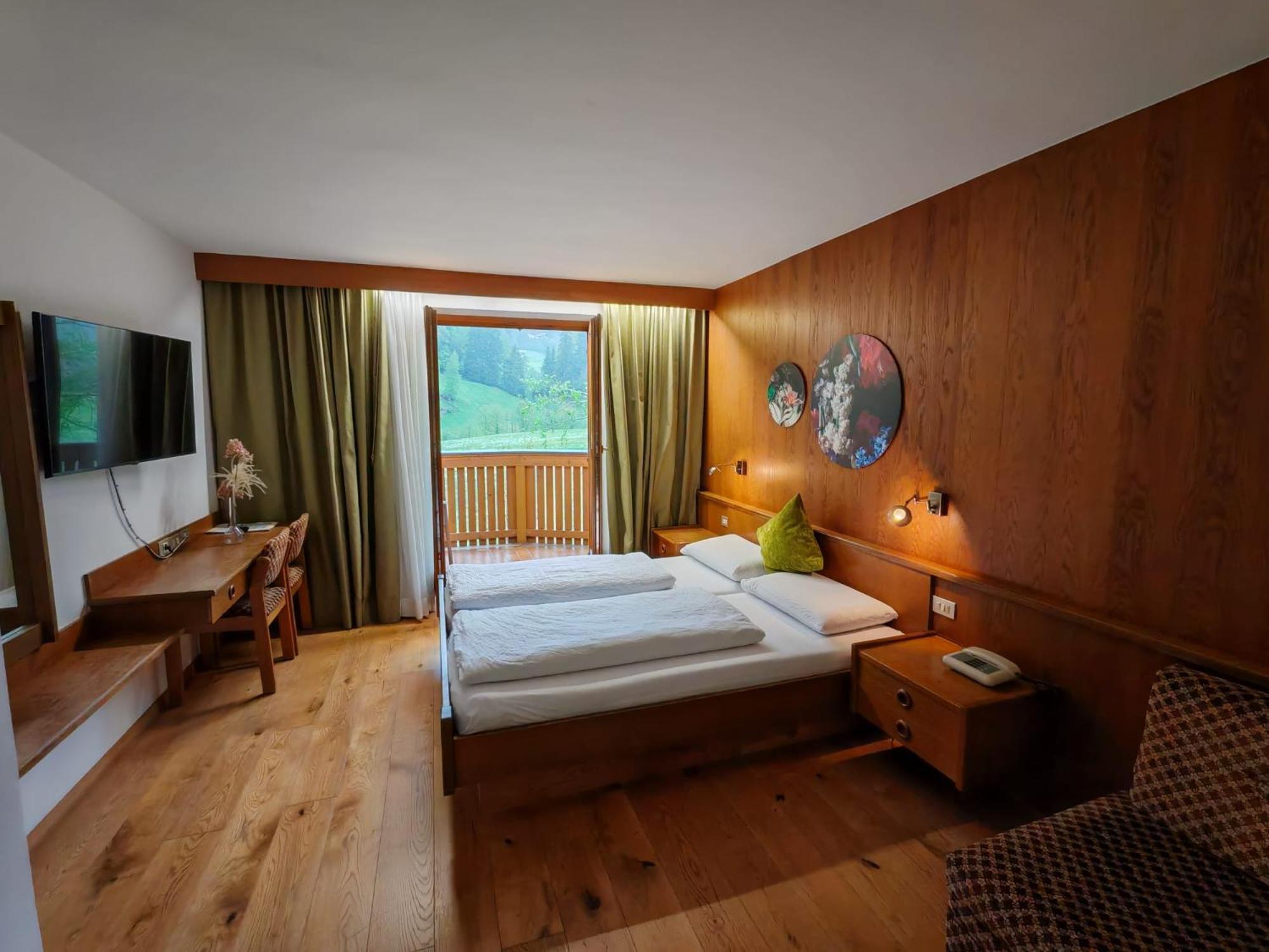 Hotel Alpenblick Sarentino Buitenkant foto