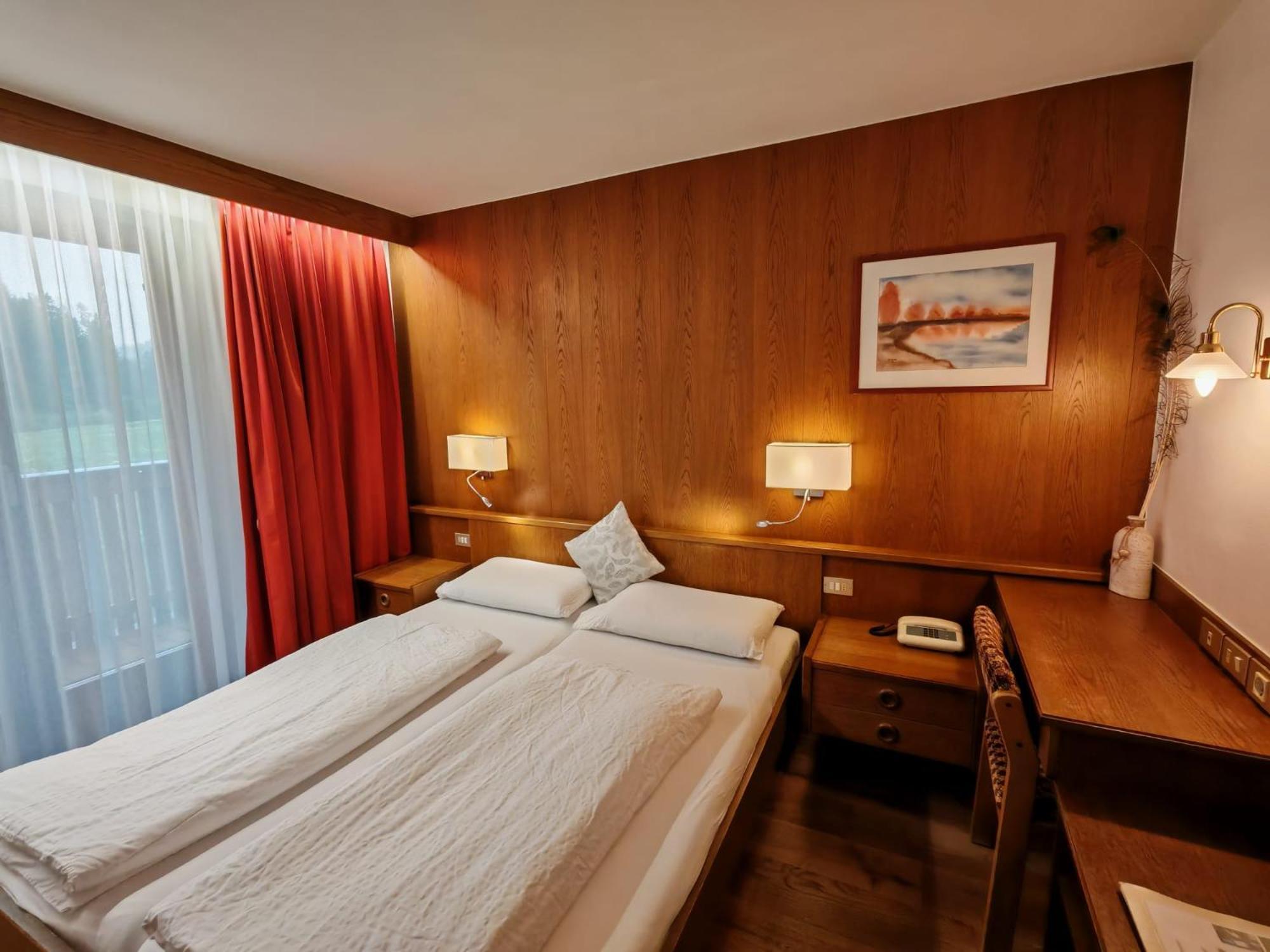 Hotel Alpenblick Sarentino Buitenkant foto